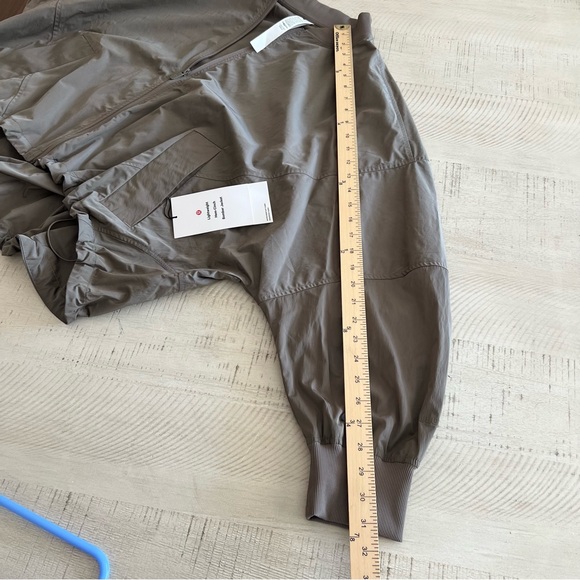 NEW lululemon Lightweight Hem-Cinch Bomber Jacket - Picture 7 of 10